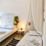 Beachfront Marilous House - Getaway *