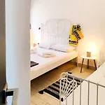 Beachfront Marilous House - Getaway