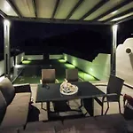 Beachfront Marilous House - Getaway *