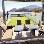 Beachfront Marilous House - Getaway Σπίτι διακοπών