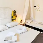 Beachfront Marilous House - Getaway *