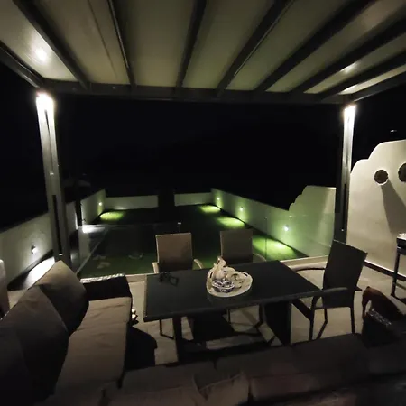 Marilous House Holiday home *