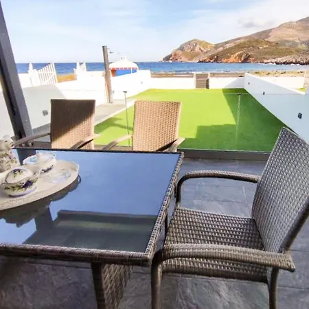 Σπίτι διακοπών Beachfront Marilous House - Getaway