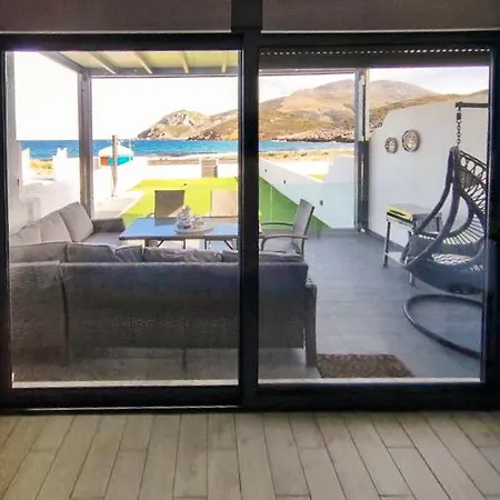 Beachfront Marilous House - Getaway Σπίτι διακοπών *