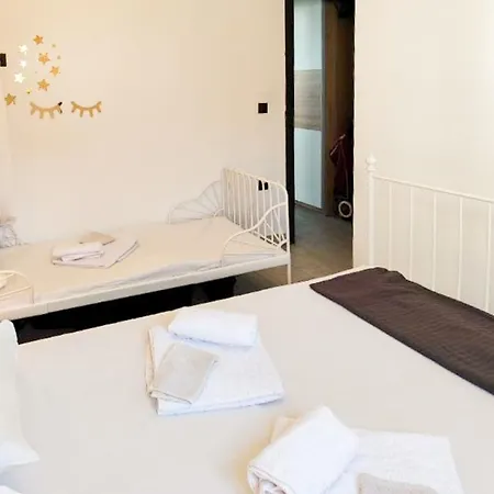 Semesterbostad Beachfront Marilous House - Getaway