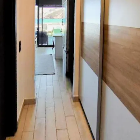 Semesterbostad Beachfront Marilous House - Getaway