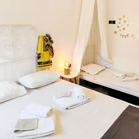 Beachfront Marilous House - Getaway *
